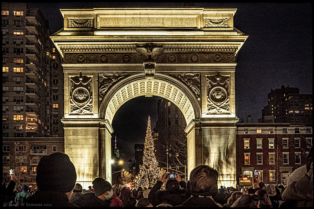 Washington Square Park il 24 dicembre, 2021 (Foto di Terry W. Sanders)