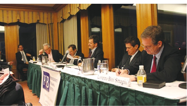 WASHINGTON, IL DIBATTITO/ Si può ancora salvare l’euro? Il tavolo della conferenza con gli economisti italiani di Harvard e del Mit