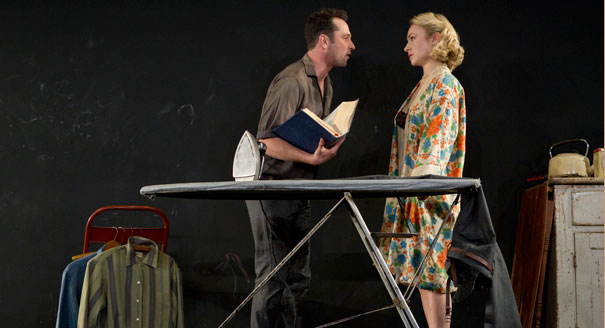 TEATRO/ Vecchie sì, ma pur sempre valide Nella foto, Sarah Goldberg con Matthew Rhys in “Look Back in Anger” di John Osborne