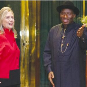 Nella foto, il segretario di Stato Hillary Clinton incontra il presidente nigeriano Goodluck Jonathan