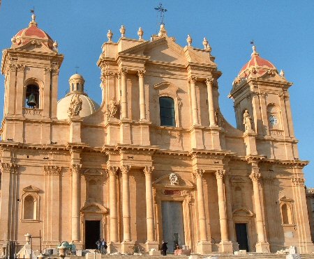 Il Moscato della dea Demetra In foto, il Duomo di Noto (Siracusa)