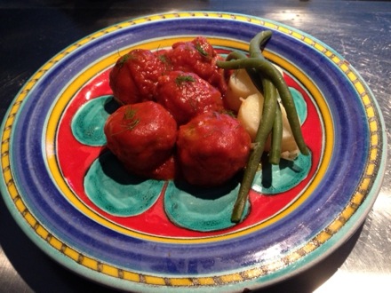 Le mie polpette con le sarde Le polpette di Orietta Mongiovì. Nella foto in basso Orietta nella sua cucina a Palermo