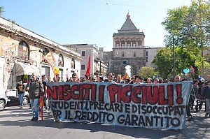 Il Terzo dopoguerra in Sicilia Studenti disoccupati e precari durante una manifestazione a Palermo