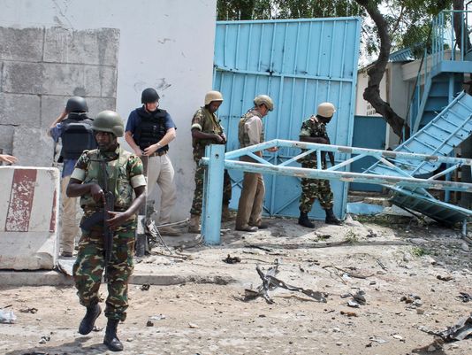 Complesso ONU di Mogadiscio attaccato dai fondamentalisti islamici: decine di morti Le prime immagini della sede dell'ONU a Mogadiscio dopo l'attacco