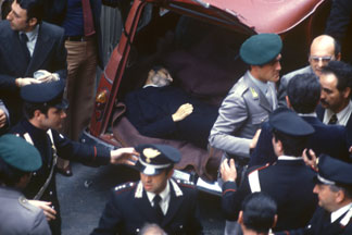 Vicenda Moro: trentacinque anni di misteri e indicibili verità Il ritrovamento del corpo di Aldo Moro in Via Caetani a Roma