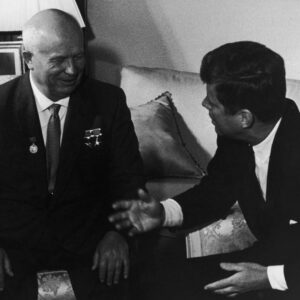Servizi segreti, spie e spionaggio. Un'attuale riflessione di Leonardo Sciascia Nikita Kruscev con John F. Kennedy