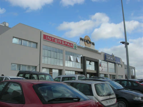 Quando la mafia crea lavoro e lo Stato fa fallire le aziende confiscate Un'immagine del centro commerciale Belicittà di Casteveltrano
