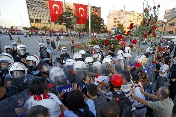 Istanbul: la polizia schierata a Piazza Taskim
