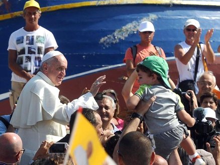 Papa Francesco a Lampedusa: "Abbiamo perso il senso di responsabilità e di fratellanza" Papa Francesco a Lampedusa