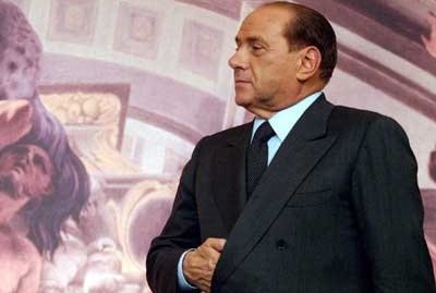Berlusconi si gioca tutto, e tutto si gioca su Berlusconi Silvio Berlusconi in posa napoleonica