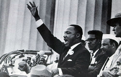 Gli angeli di Martin Luther King 28 Agosto 1963: Martin Luther King al Lincoln Memorial di Washington pronuncia il suo