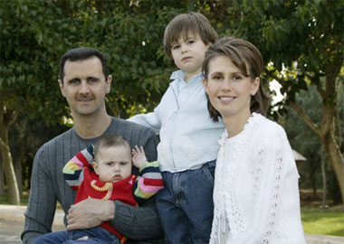 Il pentolone siriano e la pigrizia mentale Il presidente siriano Bashar al Assad con la moglie Asma e i figli