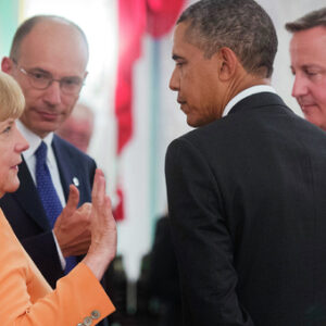 La cancelliera Angela Merkel discute con il Presidente Barack Obama, il premier David Cameron e il primo ministro Enrico Letta durante il G20 di San Pietroburgo