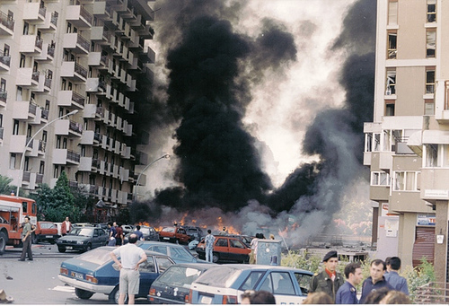 La "verità" sulla strage di via D'Amelio data a bere con lo zammù 22 Luglio 1992: via d'Amelio a Palermo subito dopo la strage