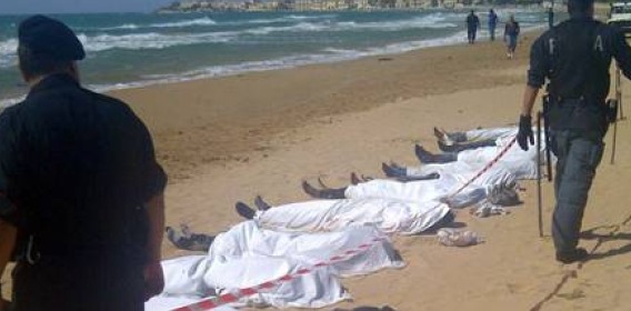 Ennesima tragedia in Sicilia, 13 immigrati muoiono annegati a Scicli La spiaggia di Scicli dove tredici immigrati eritrei sono annegati (Foto Ragusanews.com)