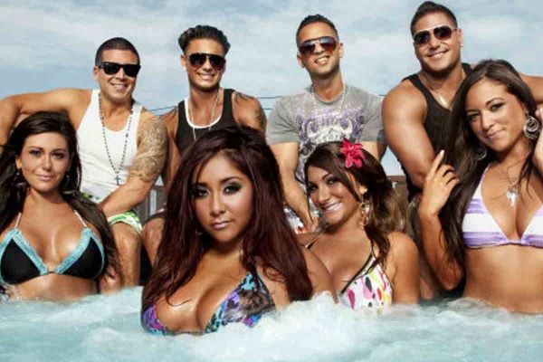 La Sindrome da Italo-Deficienza Acquisita I protagonisti della serie televisiva Jersey Shore, esempio di come gli italiani d'America si adeguano alla propria caricatura