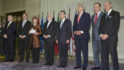 Verso una maggiore sicurezza mondiale Il Segretario di Stato John Kerry, il ministro degli Esteri iraniano Javad Zarif e gli altri ministri degli Esteri di Cina, Russia, Francia, GB, Germania e UE a Ginevra annunciano l'accordo (AP)