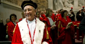 Caro Prof. Troiani, quella ghigliottina era del capo del pool di Milano Francesco Saverio Borrelli, capo della Procura di Milano ai tempi di Mani Pulite