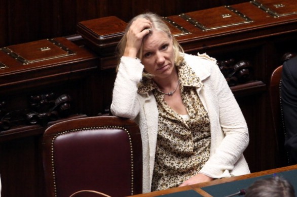 Così funziona in Italia Josefa Idem quando era ancora Ministra per le Pari opportunità, lo Sport e le Politiche giovanili nel governo Letta