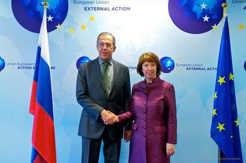Non c'è niente di nuovo sotto il gelo dell'Ucraina Il ministro degli Esteri russo Sergei Lavrov con l'Alta rappresentante dell'UE per gli affari esteri e la sicurezza Catherine Ashton