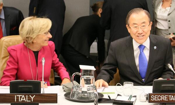 Caso Marò: l'Italia cerca di convincere l'Onu a mediare con l'India Emma Bonino con Ban Ki-moon