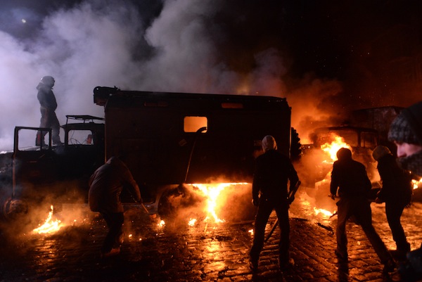 La moltiplicazione di tentatori e tentati del mondo multipolare Una scena da una piazza di Kiev nei giorni scorsi