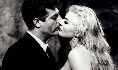 Tre baci romani Scena tratta dal film La Dolce Vita