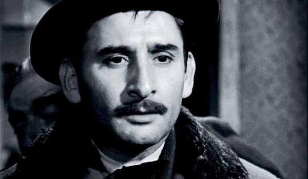 L'arrivederci all'Olimpico col piccoletto grandissimo Renato Renato Rascel in una scena del film "Il cappotto" (1952)