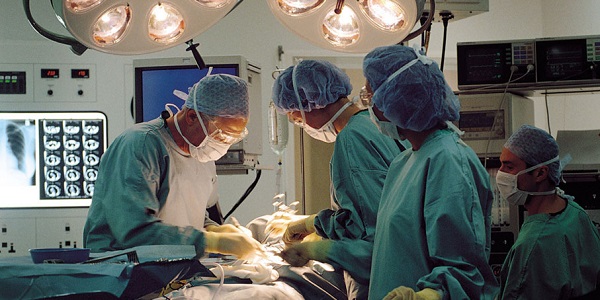 La Sicilia spreca, l'ospedale "americano" incassa... e il morto non parla