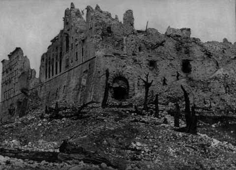 Rondini su Montecassino, a 70 anni dalla catastrofe Montecassino dopo il bombardamento