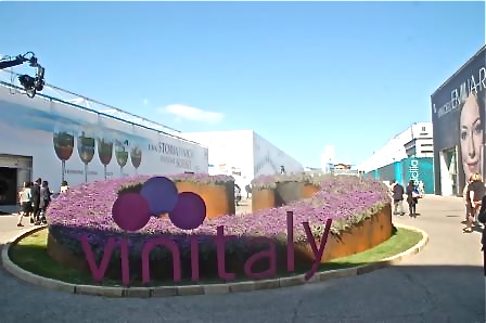 Renzi, stranezze e innovazione... in un mare di vino. Chiude la 48ª edizione di Vinitaly