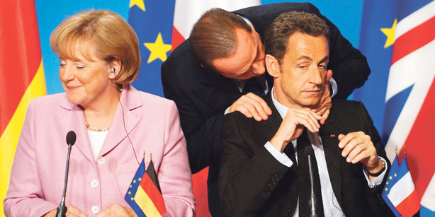 Lo "Stress Test" di Geithner che potrebbe far tremare l'Europa L'allora premier Silvio Berlusconi tra la cancelliera Angela Merkel e l'allora presidente francese Nicolas Sarkozy