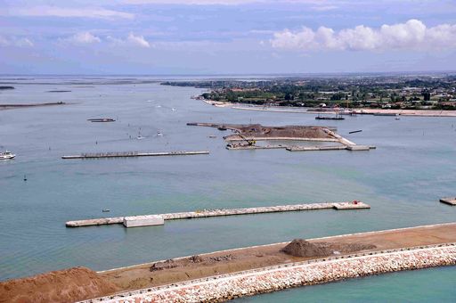 Il Mose e le brutte figure italiane all'estero