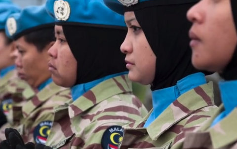 Women and Guns. Fighting Domestic Violence with the Power of Intimidation