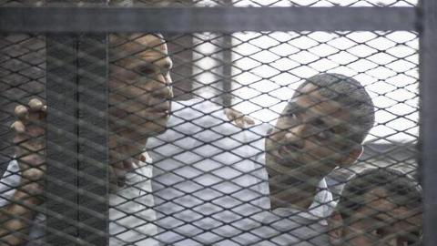 Egitto, dove informare è ancora un crimine I tre giornalisti di Al Jazeera - Foto: AFP