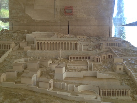 Delphi con il tempio di Apollo al centro: com'era