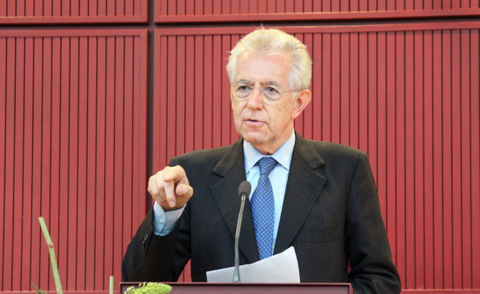 Ad Harvard Monti su Europa, crisi e lavoro. E di Renzi dice: è un energico allenatore ma riforme ancora in potenza
