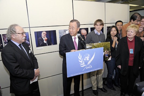 Pioli rieletto presidente dell'UNCA, l'Associazione dei corrispondenti dell'ONU Giampaolo Pioli (a sin) con il Segretario Generale dell'ONU Ban Ki-moon