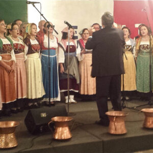 Conche di rame ad Astoria. Il coro folkloristico La Figlia di Jorio da Orsogna agli USA