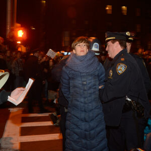 Dentro e fuori le celle di detenzione, gli attivisti per Eric Garner fanno rete Arresti durante una delle proteste a New York. Foto: Carolina Kroon