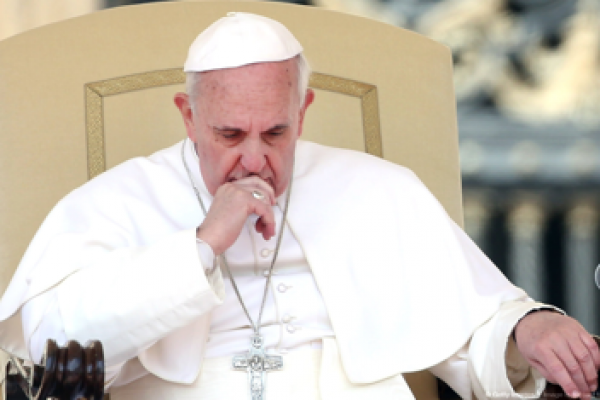Un pugno contro l'ingiustizia: Bergoglio, Charlie Hebdo e la violenza