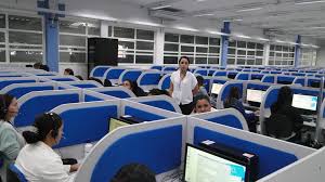 Vita nei call center, dove si sorride quando si vorrebbe piangere
