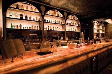 Apotheke, a Chianatown