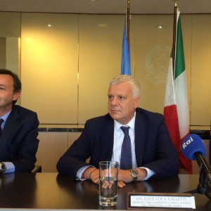 Galletti all'ONU sui cambiamenti climatici: serve un segnale dalla politica Gian Luca Galletti (a destra) alla Missione Italiana con l'ambasciatore italiano all'ONU Sebastiano Cardi