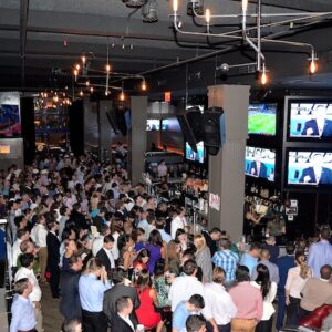 Il Gop al Pub: il dibattito sulla CNN con i giovani repubblicani a New York La sala del Suite 36 affollata per il dibattito dei candidati del Gop sulla Cnn