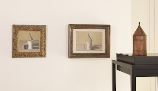 Veduta di installazione di Natura morta, 1963 (Collezione Privata), Natura morta, 1960 (Collezione Privata) ed oggetto in rame, s.d. (Collezione Privata)